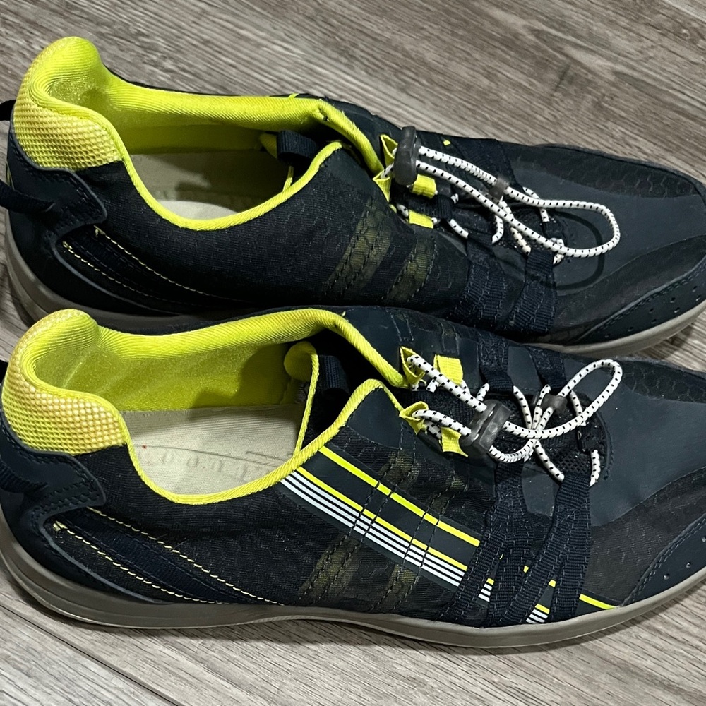 Land’s End Men’s Water Shoes 9.5